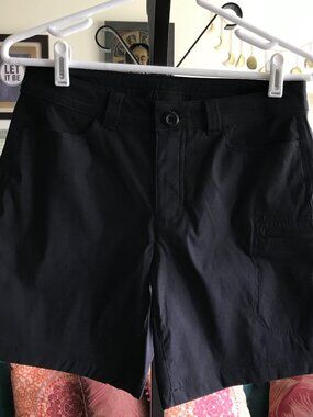 EDDIE BAUER size 4 Black Stretch Rainier Cargo Shorts Lightweight UPF 50